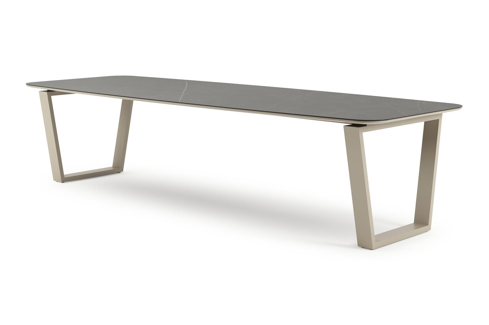 Table de jardin Pagino forme de bateau en aluminium beige et céramique pleine Calatorao - Lg. 315 x Lrg. 115 x Haut. 73 cm