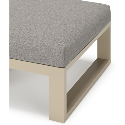 Verato poef in beige aluminium met tundra charcoal all weather sunbrella® luxe kussen