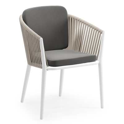 Orso tuinstoel in wit aluminium en beige verticaal geweven vlakke rope met kussen in natte charcoal chine all weather sunbrella® luxe
