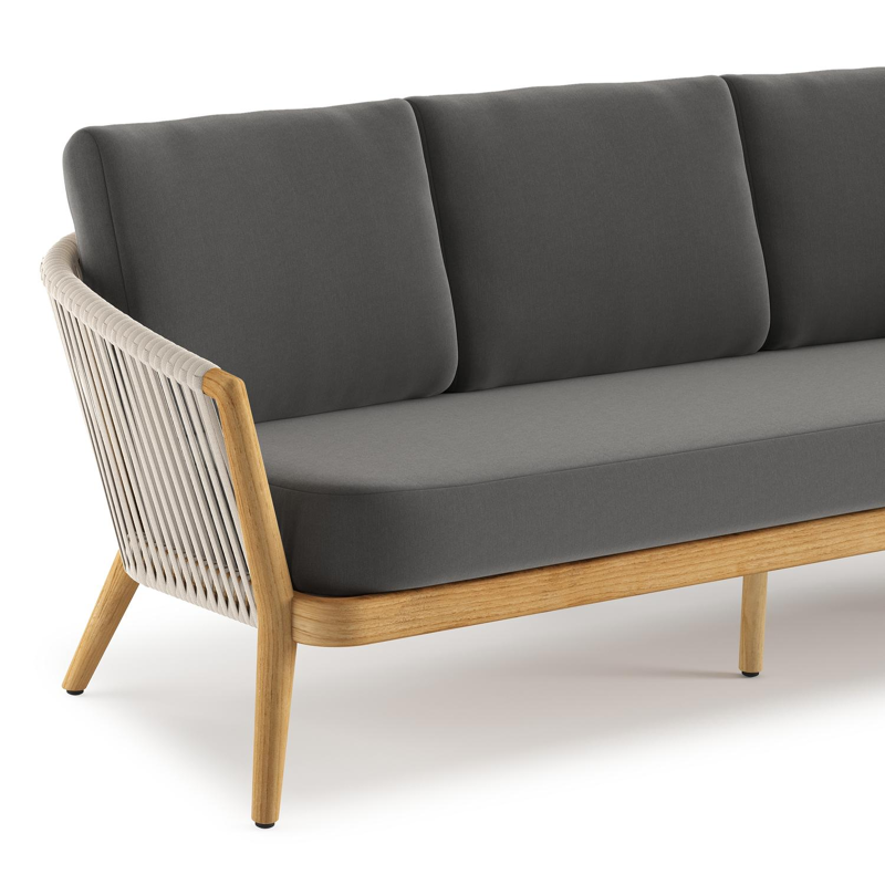 Orso loungebank in teak en beige verticaal geweven luxe vlakke rope met Natte Charcoal Chine all weather sunbrella® luxe kussen