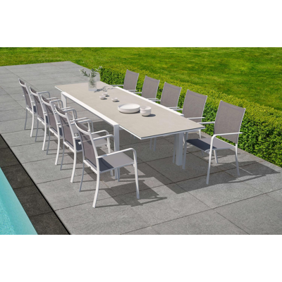 Aspra tuinset met verlengbare tafel in wit aluminium en grijs volkeramiek op glas tafelblad met 10 stapelbare Calobra tuinstoelen