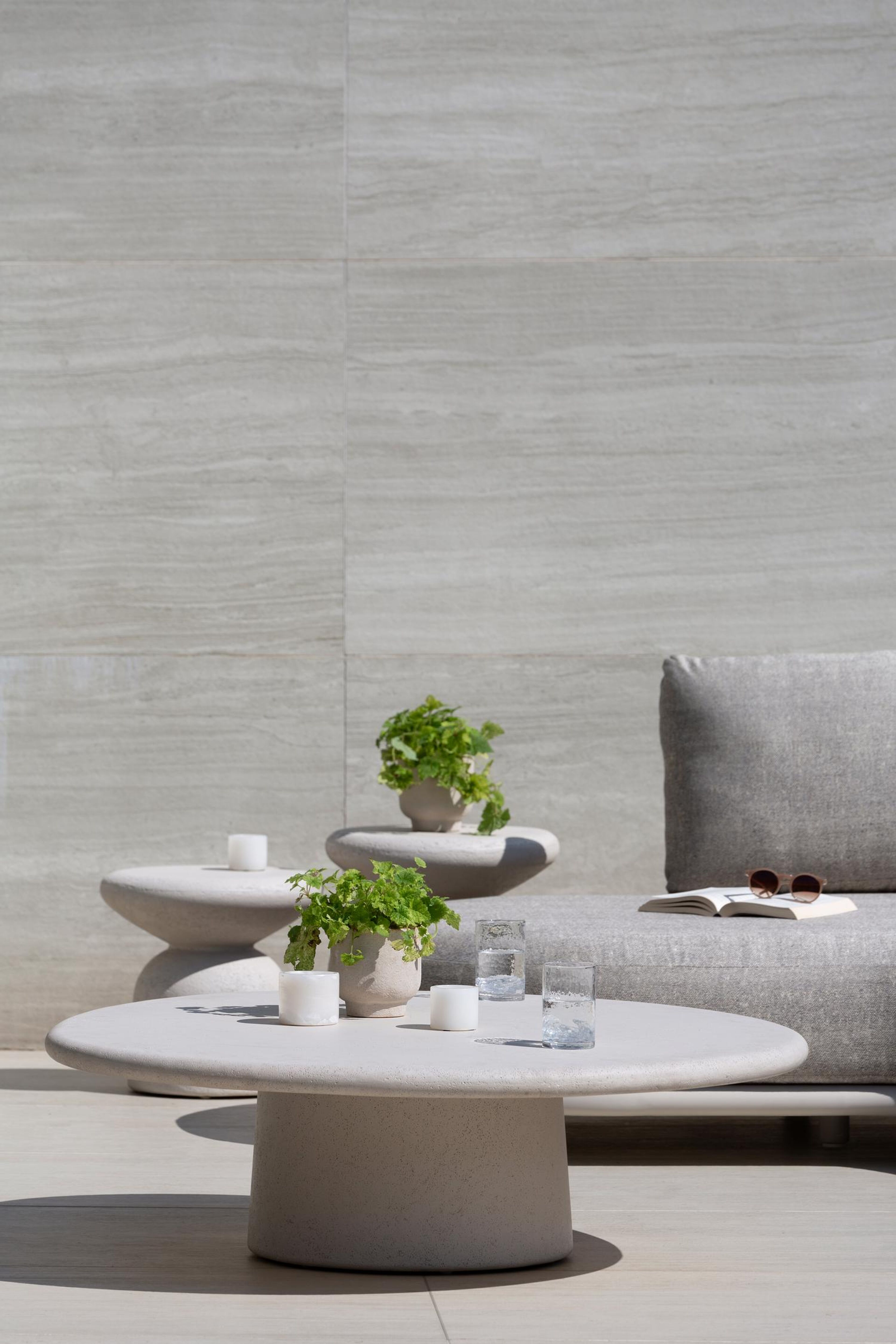 Globo loungetafel in beige beton - L120 X B112 X H 34cm