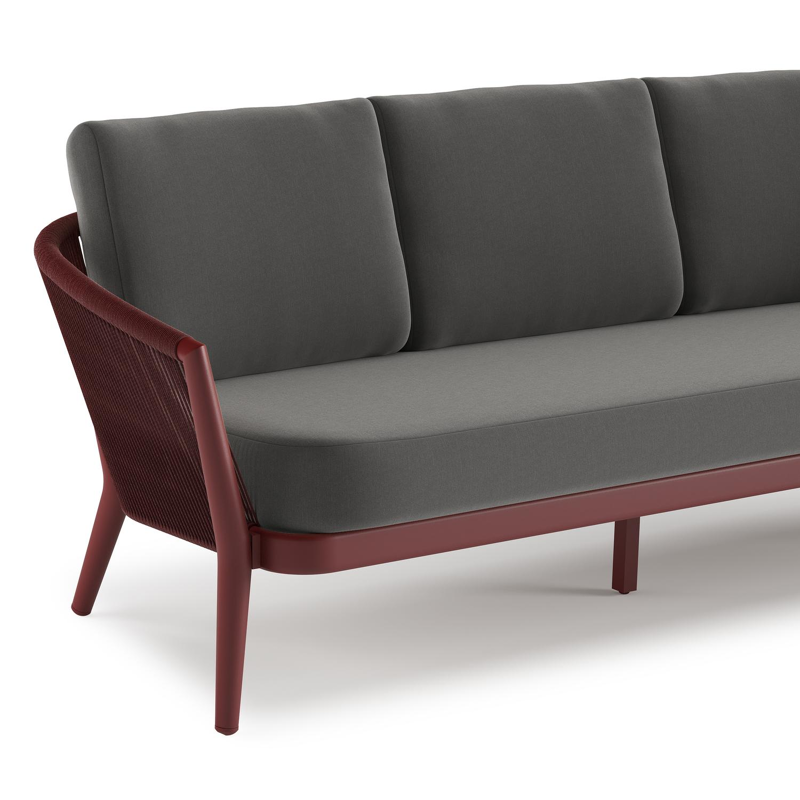 Orso loungeset in ruby aluminium en aluminium met natte charcoal chine All Weather Sunbrella® Luxe kussens en loungetafel