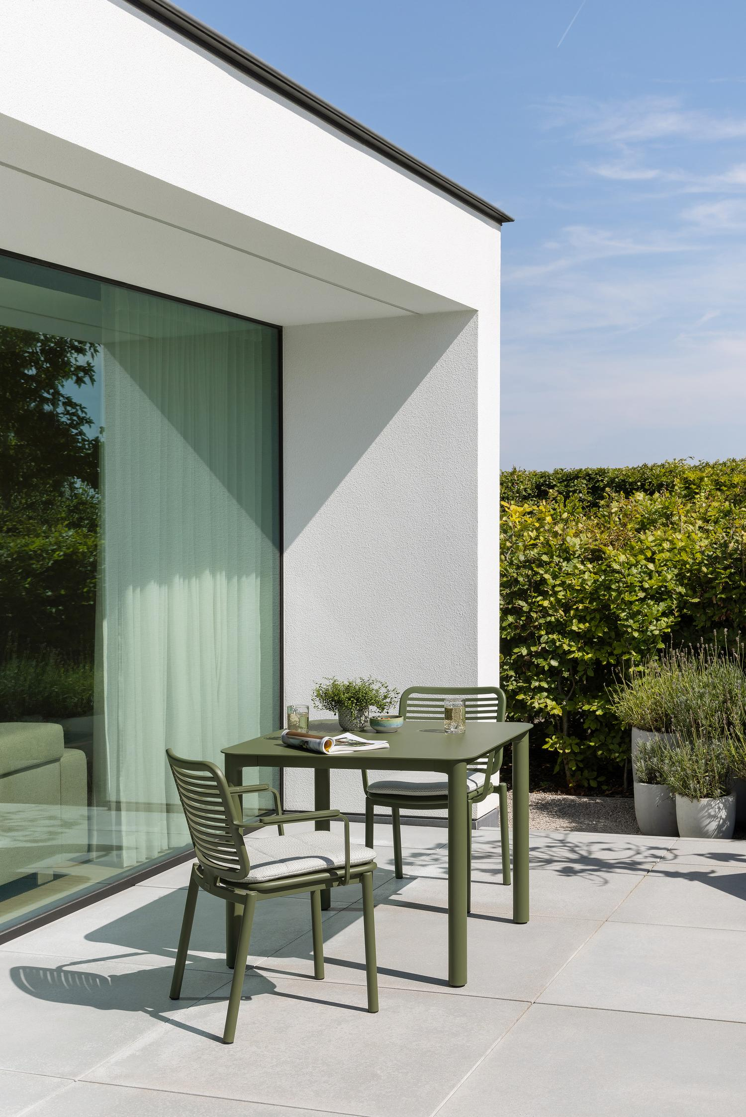 Table de jardin Orso carré arrondi en aluminium vert - Lg. 90 x Lrg. 90 x Haut. 75 cm