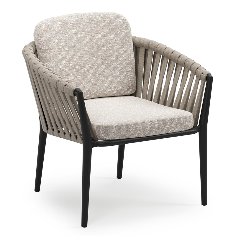 Orso low dining tuinstoel in zwart aluminium en beige verticaal geweven luxe vlakke brede rope met stoelkussen in All Weather Sunbrella® Luxe Tundra Sand