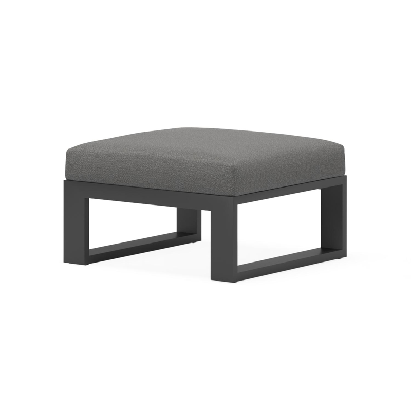 Verato poef in zwart aluminium met savane tornado all weather sunbrella® luxe kussen