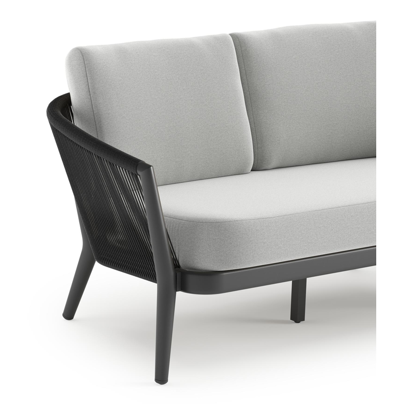 Orso loungebank in zwart aluminium en zwart verticaal geweven ronde rope met Natte Grey Chine all weather sunbrella® luxe kussen