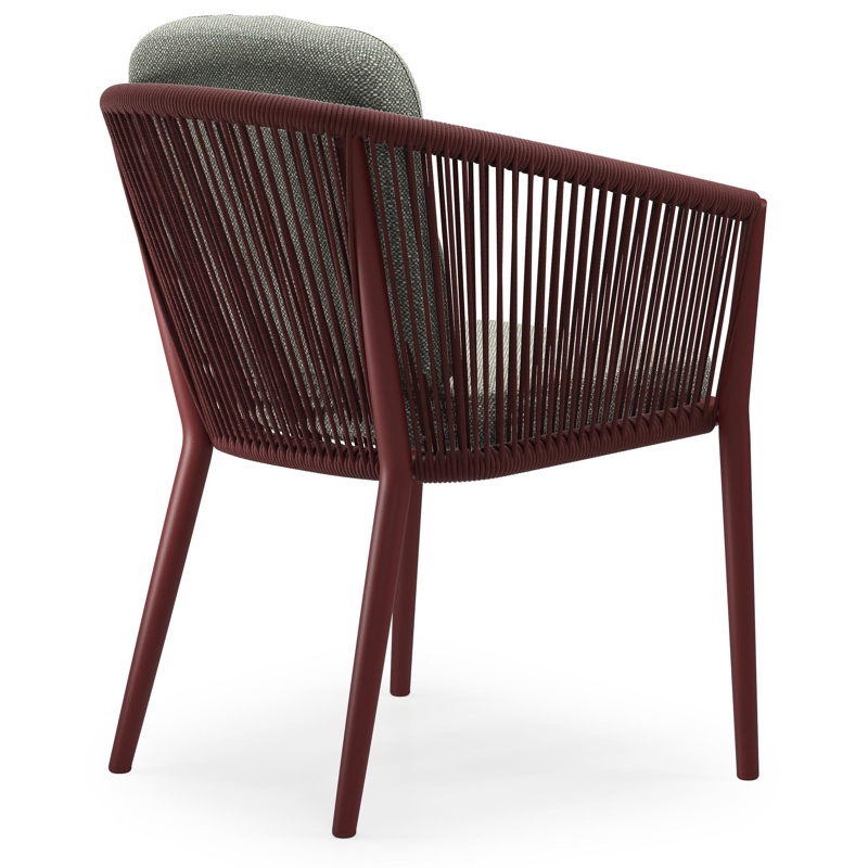 Orso tuinstoel in ruby aluminium en ruby verticaal geweven ronde rope met luxe zitkussen in All Weather Sunbrella® Luxe Savane Leaf