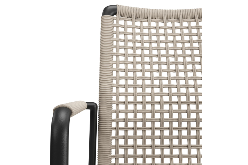 Como tuinstoel in zwart aluminium en beige vierkant geweven ronde rope