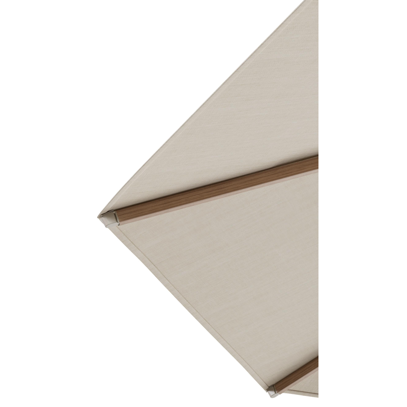 Umbria staanparasol in houtlook aluminium en beige All Weather Sunbrella® Premium parasoldoek - Dia. 250 cm met parasolvoet Plana 40 kg