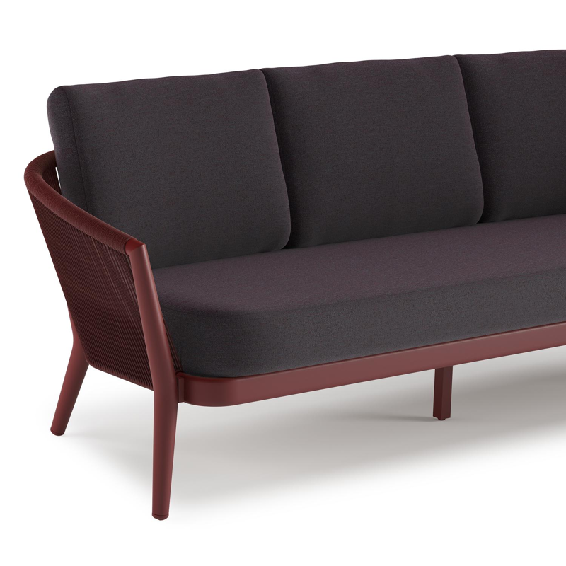 Orso loungeset in ruby aluminium en ruby verticaal geweven ronde rope met Tundra Red all weather sunbrella® luxe kussen