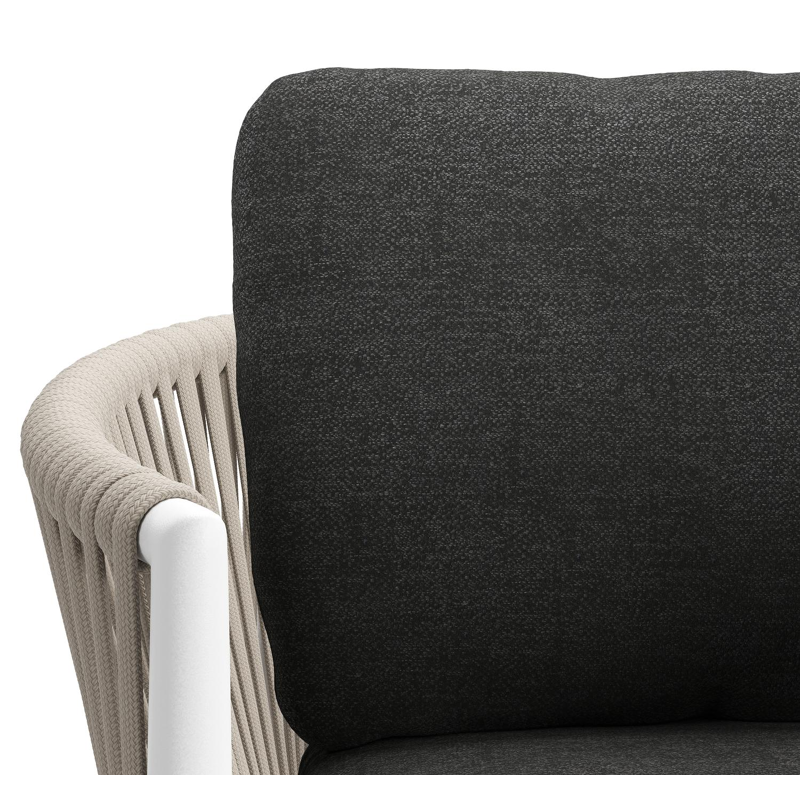 Organo tuinstoel in wit aluminium en beige verticaal geweven luxe vlakke rope met zitkussen in All Weather Sunbrella® Luxe Chartres Sooty