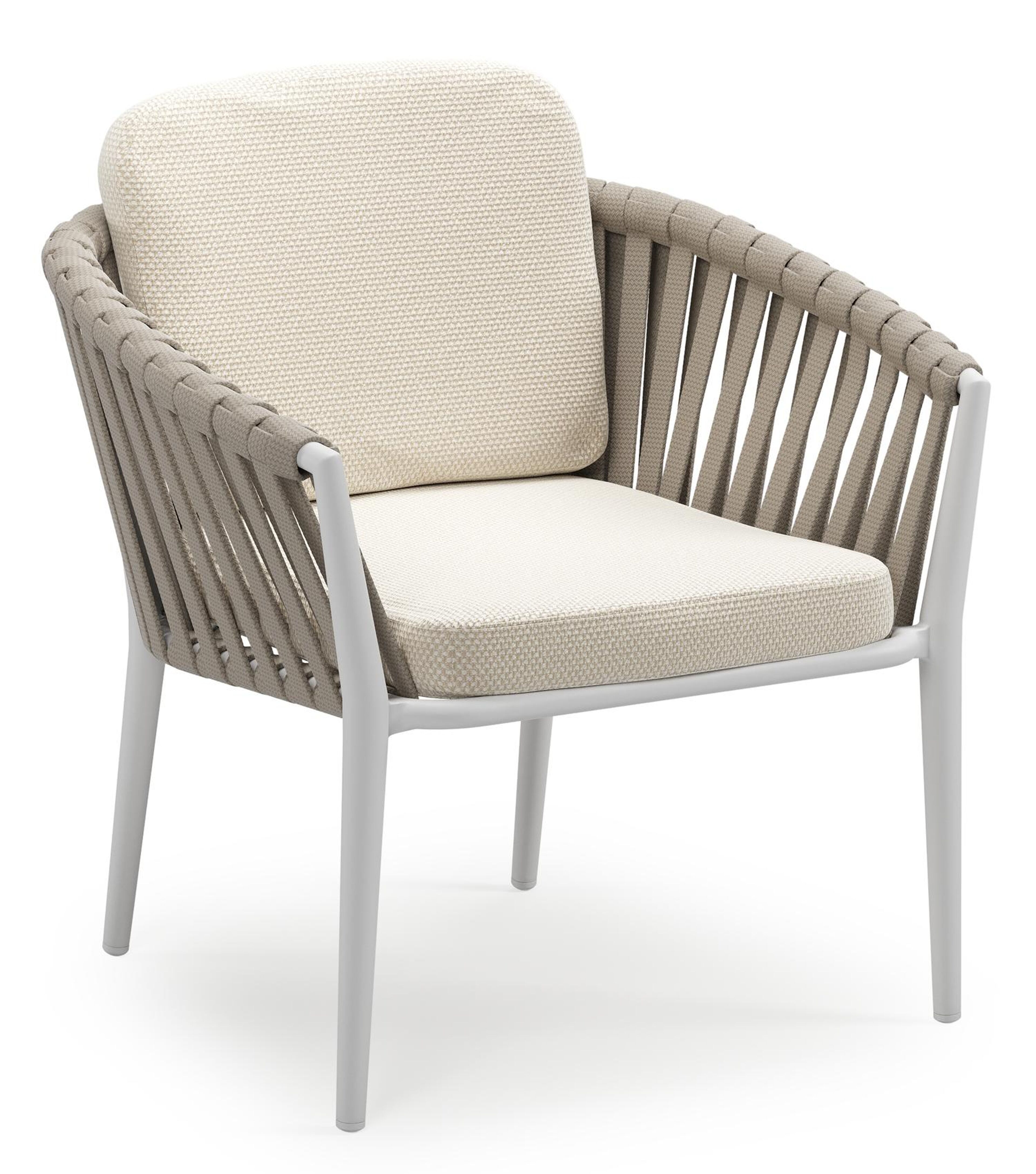 Orso low dining tuinstoel in wit aluminium en beige verticaal geweven luxe vlakke brede rope met stoelkussen in All Weather Cosytica Althea Off White