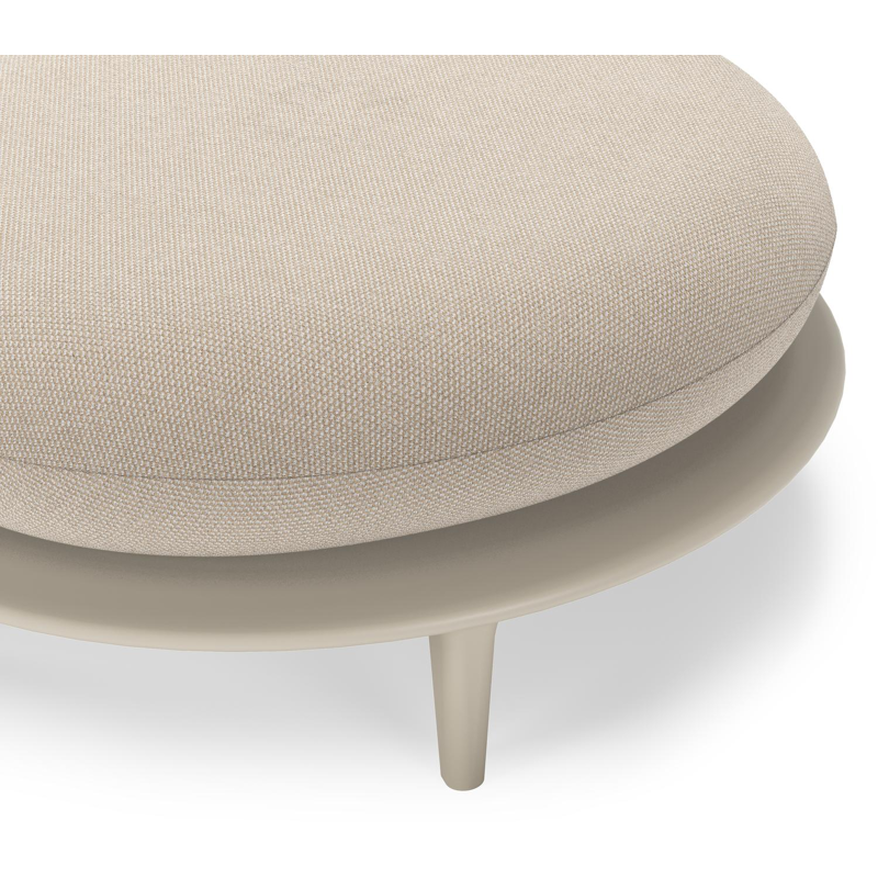 Bomero poef in beige aluminium met lopi antique all weather sunbrella® luxe kussen