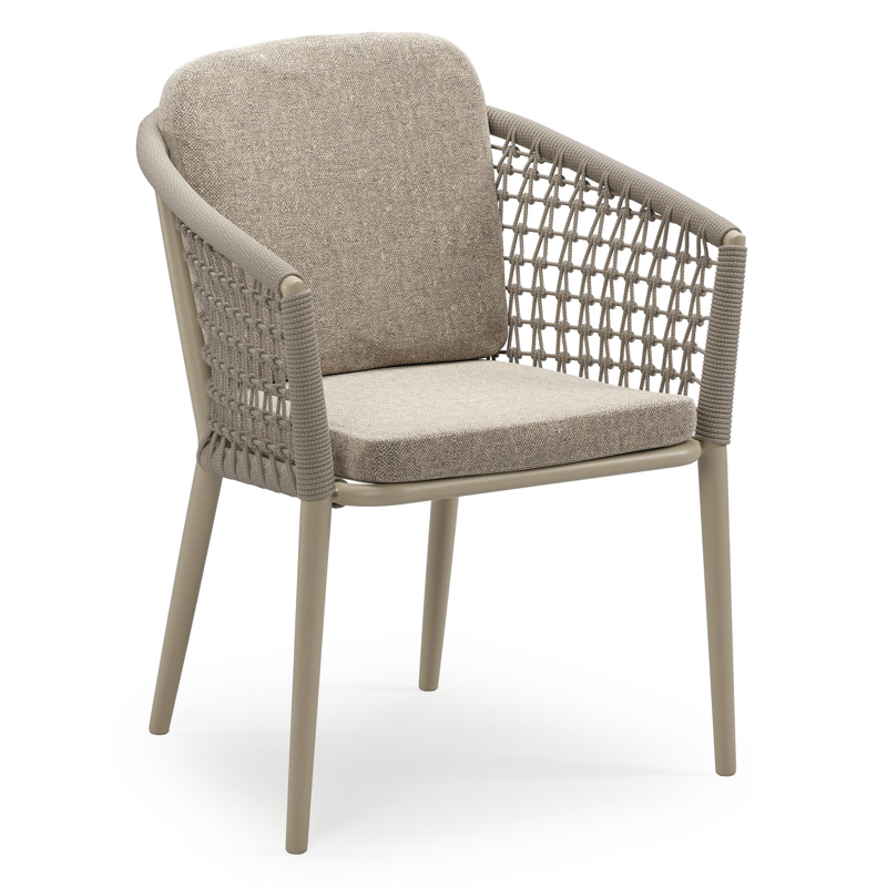 Orso stapelbare tuinstoel in beige aluminium en beige visnet geweven ronde rope met stoelkussen in All Weather Sunbrella® Luxe Chartres Pewter