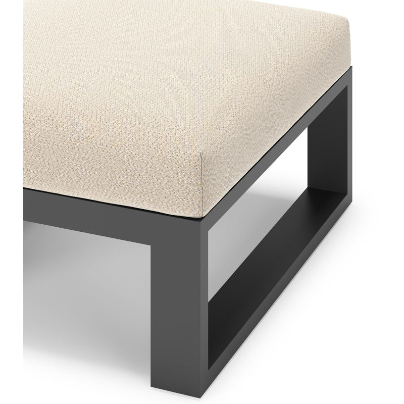 Verato poef in zwart aluminium met lopi sand all weather sunbrella® luxe kussen