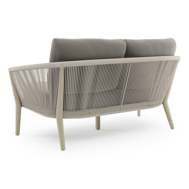 Orso loungebank in beige aluminium en beige verticaal geweven ronde rope met Lopi Charcoal all weather sunbrella® luxe kussen