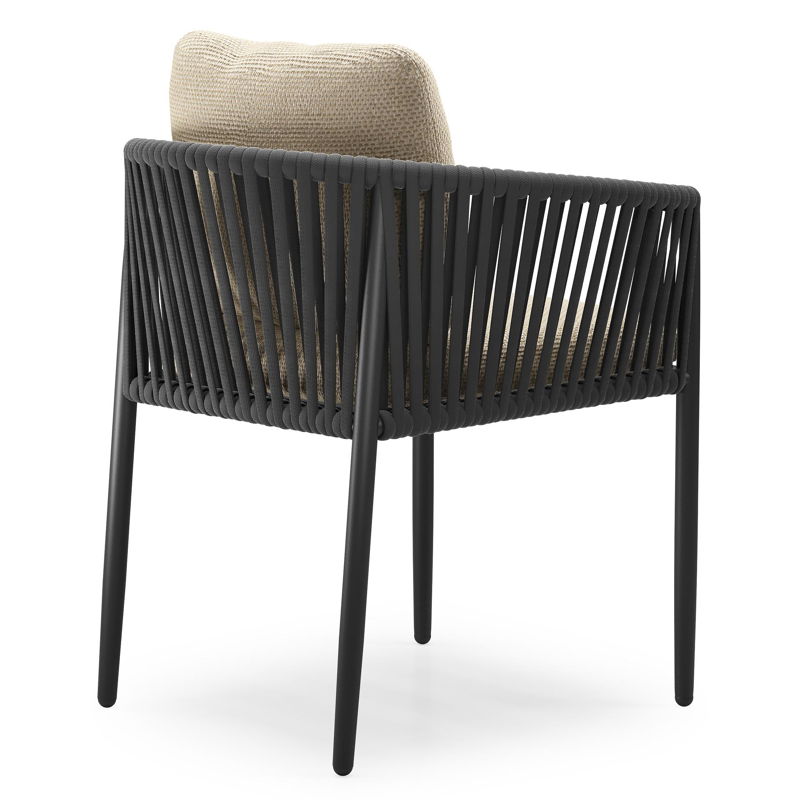 Organo tuinstoel in zwart aluminium en zwart verticaal geweven luxe vlakke rope met zitkussen in All Weather Cosytica Althea Camel