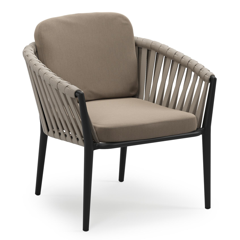 Orso low dining tuinstoel in zwart aluminium en beige verticaal geweven luxe vlakke brede rope met stoelkussen in All Weather Sunbrella® Luxe Natte Heather Grey
