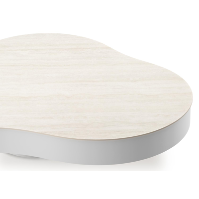 Table de basse Lomano cloud en aluminium blanc et céramique pleine Travertino Bianco - Lg. 131 x Lrg. 108 x Haut. 25 cm