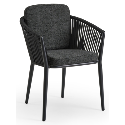 Orso tuinstoel in zwart aluminium en zwart verticaal geweven vlakke rope met kussen in chartres sooty all weather sunbrella® luxe