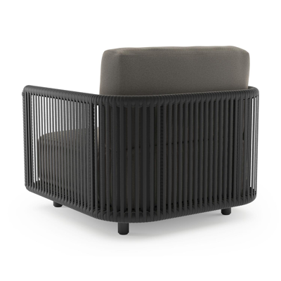 Fauteuil de jardin Organo en aluminium noir et corde luxe plate tissée verticalement noir et coussin en all weather Sunbrella® luxe natte dark taupe