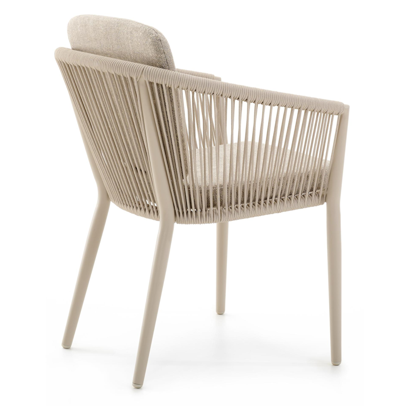 Orso stapelbare tuinstoel in beige aluminium en beige verticaal geweven ronde rope met kussen in All Weather Sunbrella® Luxe Chartres Pewter
