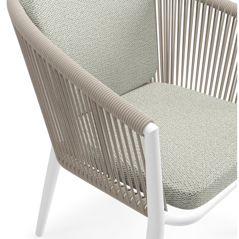 Orso tuinstoel in wit aluminium en beige verticaal geweven ronde rope met zitkussen in All Weather Sunbrella® Luxe Lopi Bud