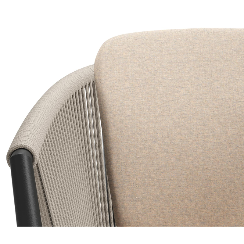 Orso tuinstoel in zwart aluminium en beige verticaal geweven ronde rope met zitkussen in All Weather Sunbrella® Luxe Heritage Papyrus