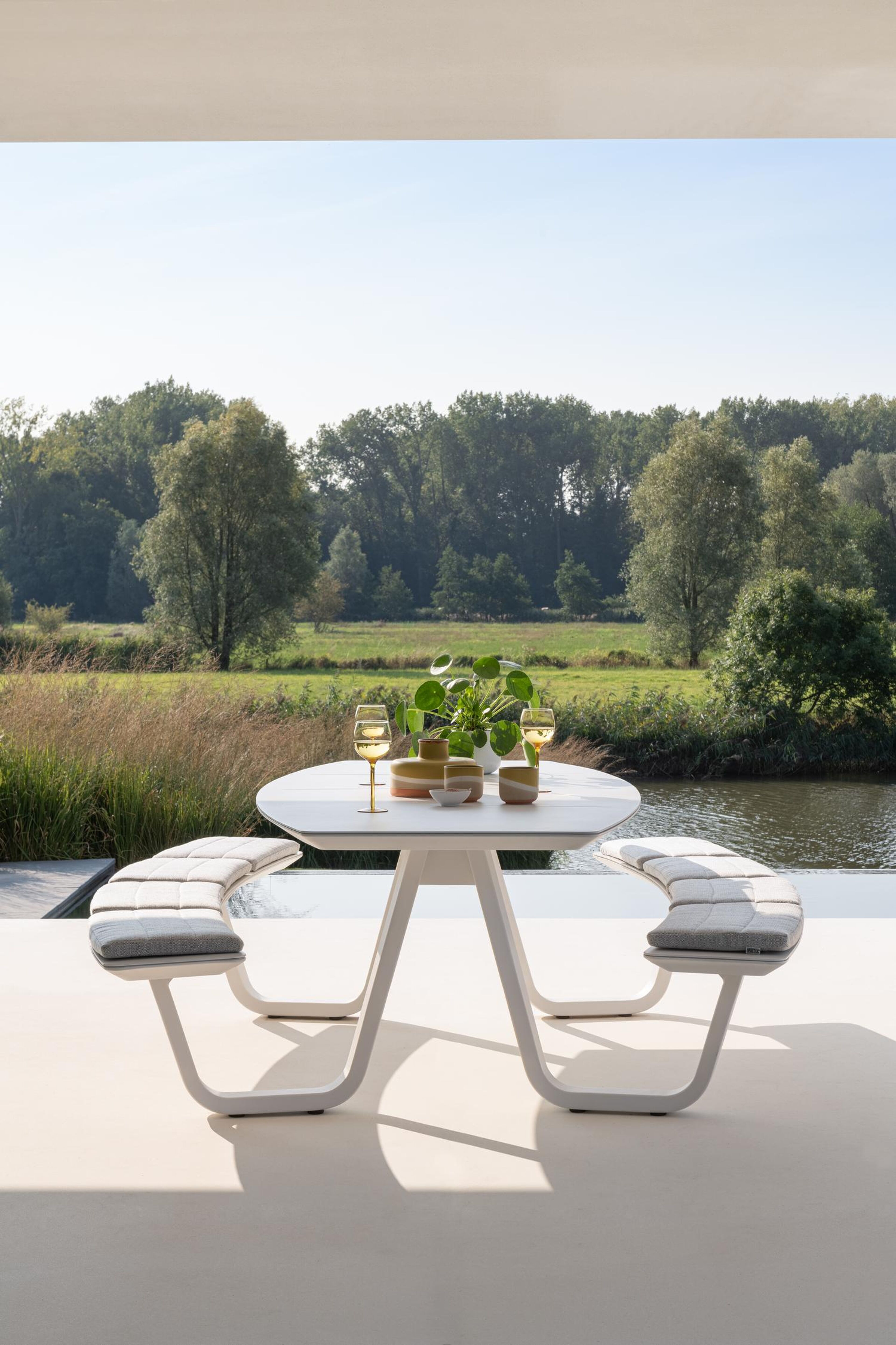 Table de pique-nique Forno forme de bateau en aluminium blanc - Lg. 240 x Lrg. 181 x Haut. 72 cm