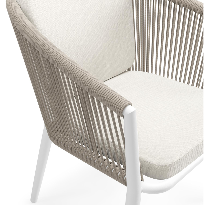 Orso tuinstoel in wit aluminium en beige verticaal geweven ronde rope met zitkussen in All Weather Sunbrella® Luxe Savane White