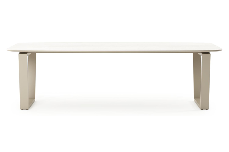 Table de jardin Pagino forme de bateau en aluminium beige et céramique pleine Calista Lg. 255 x Lrg. 115 x Haut. 73 cm