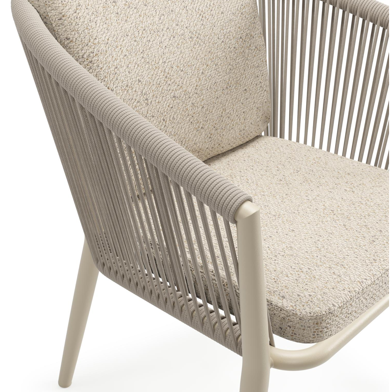Orso tuinstoel in beige aluminium en beige verticaal geweven ronde rope met luxe zitkussen in All Weather Cosytica Bora Desert