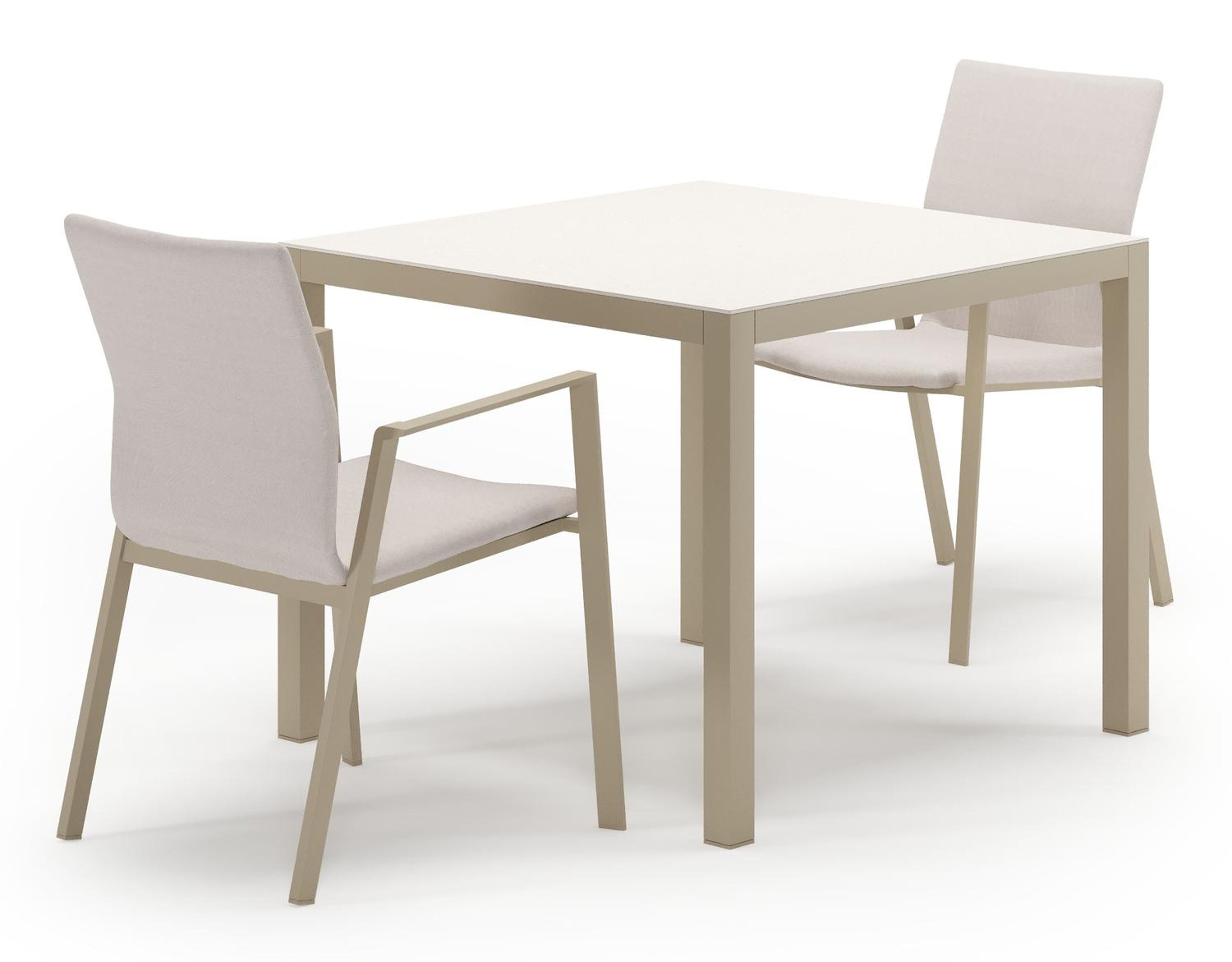 Feltro tuinset in beige aluminium en crema minerale sintered stone met 2 stapelbare Madura tuinstoelen