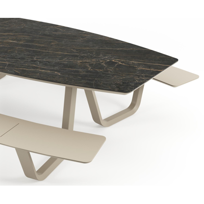 Table de pique-Forno forme de bateau en aluminium beige et céramique pleine Black Obsession - Lg. 280 x Lrg. 192 x Haut. 72 cm