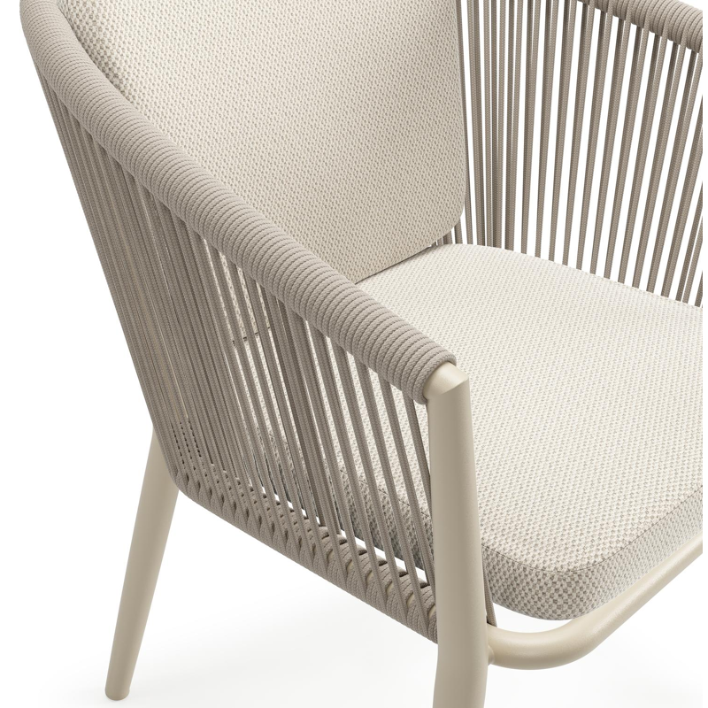 Orso stapelbare tuinstoel in beige aluminium en beige vierkant geweven ronde rope met kussen in All Weather Sunbrella® Luxe Lopi Marble