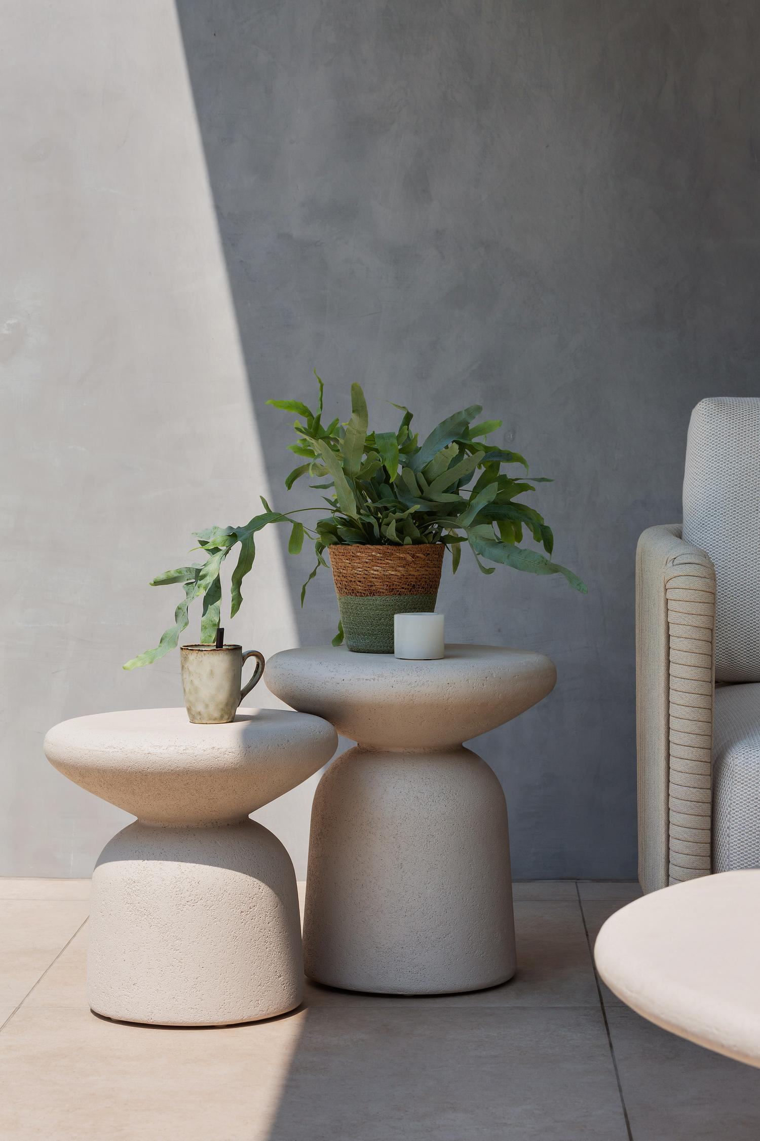 Table d'appoint Globo en béton beige beige - Diam. 40 x Haut. 40 cm