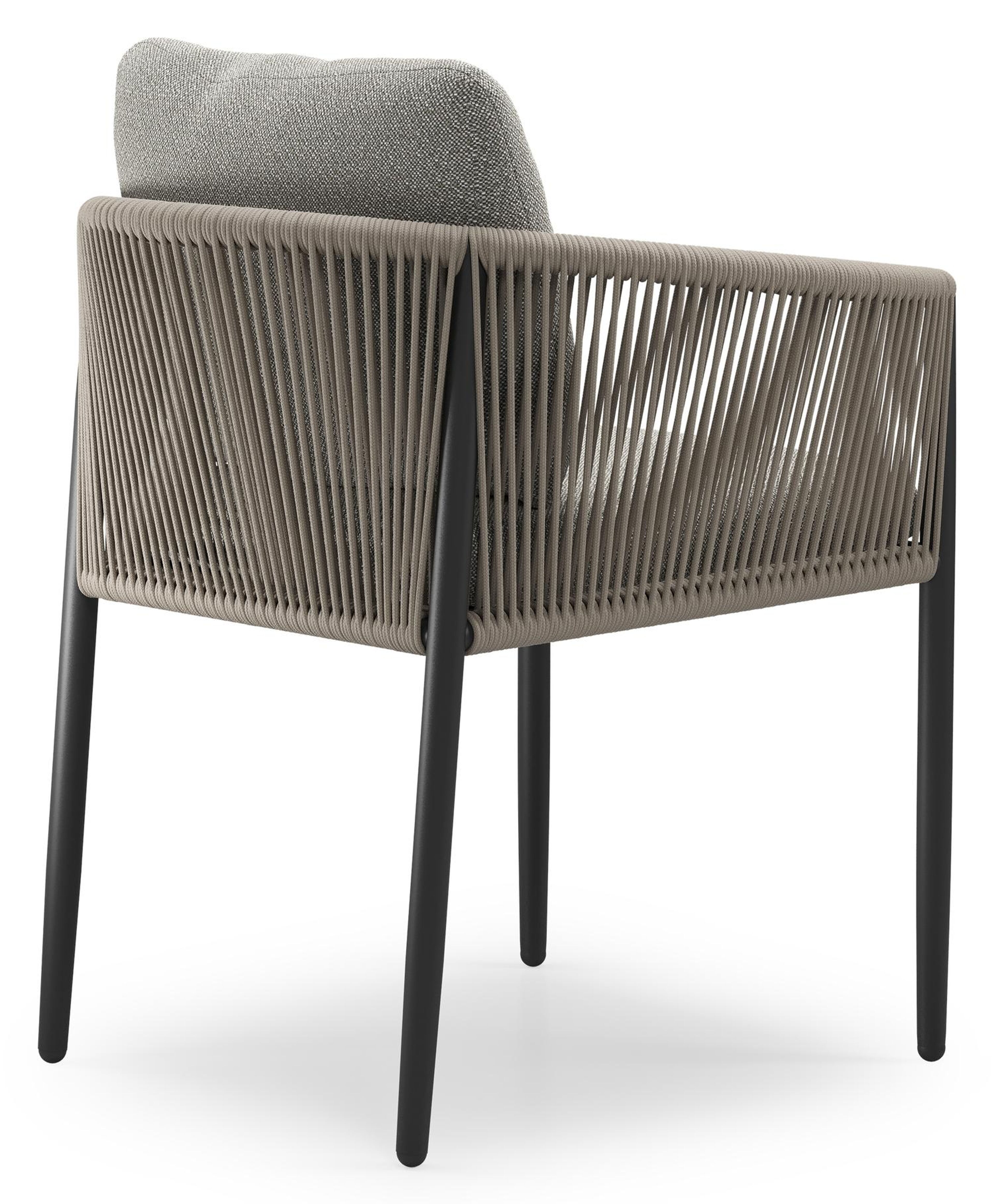 Organo tuinstoel in zwart aluminium en zwart verticaal geweven ronde rope met stoelkussen in All Weather Sunbrella® Luxe Savane Tunder