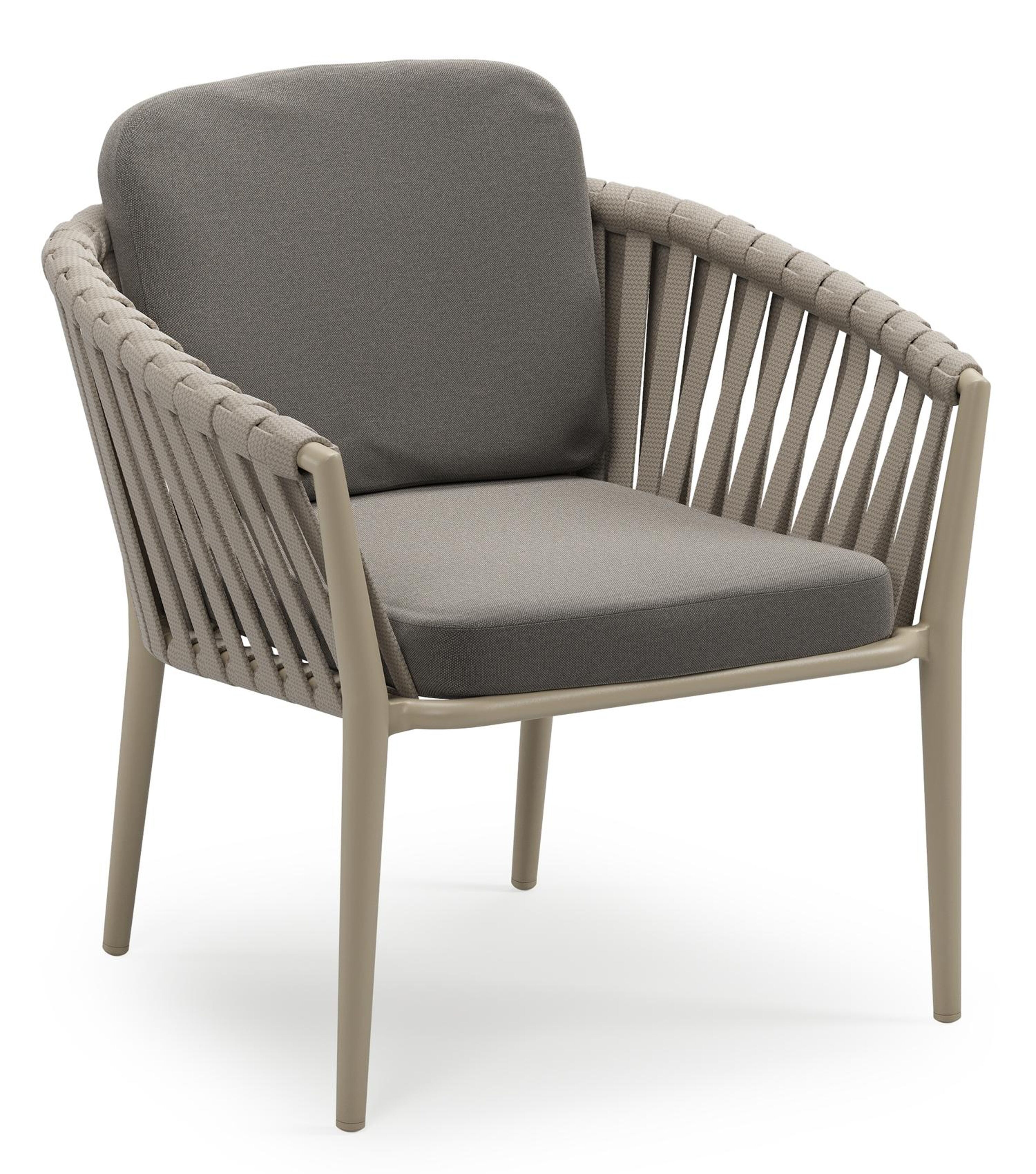 Orso low dining tuinstoel in beige aluminium en beige verticaal geweven luxe vlakke brede rope met stoelkussen in All Weather Sunbrella® Luxe Natte Dark Taupe