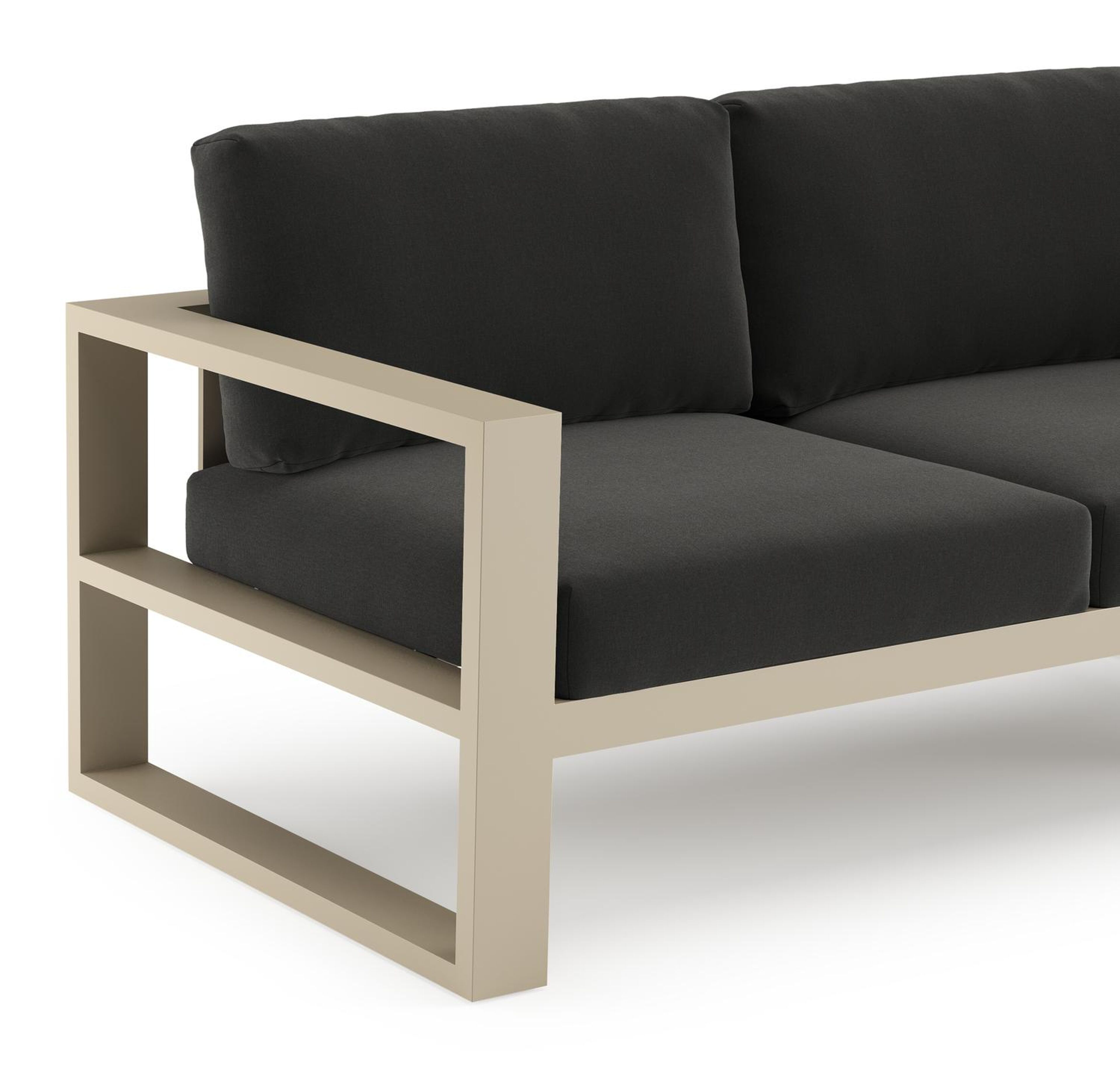 Verato loungehoek in beige aluminium met natte sooty all weather sunbrella® luxe kussen