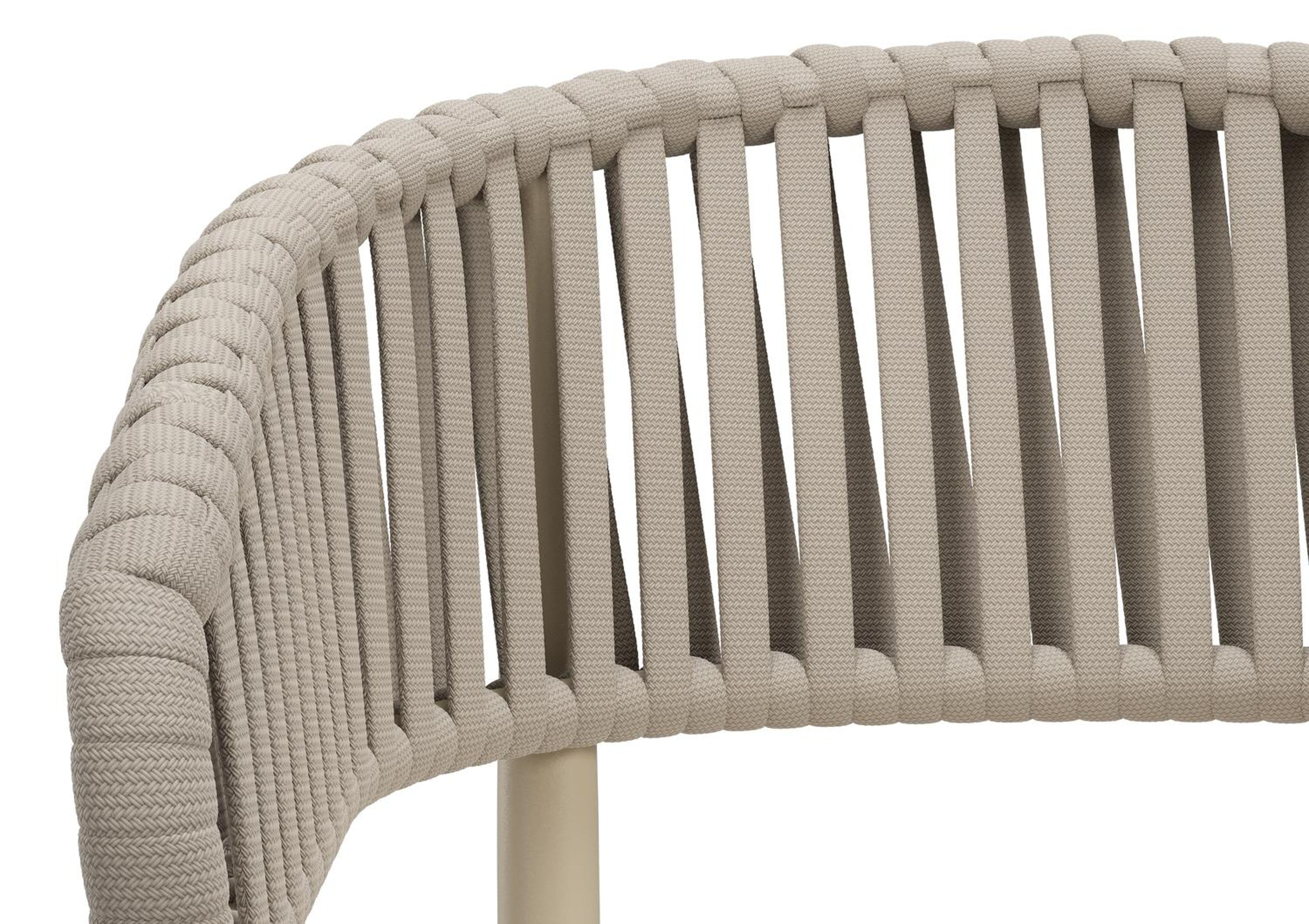 Tolfa stapelbare tuinstoel in beige aluminium en beige verticaal geweven luxe vlakke brede rope met stoelkussen in All Weather Sunbrella® Luxe Natte White