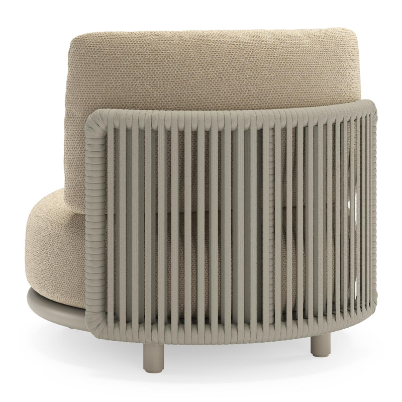 Lomano loungestoel in beige aluminium en beige verticaal geweven luxe vlakke rope met Althea Camel all weather cosytica