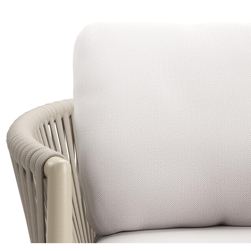 Organo tuinstoel in beige aluminium en beige verticaal geweven luxe vlakke rope met zitkussen in All Weather Sunbrella® Luxe Savane Whisper