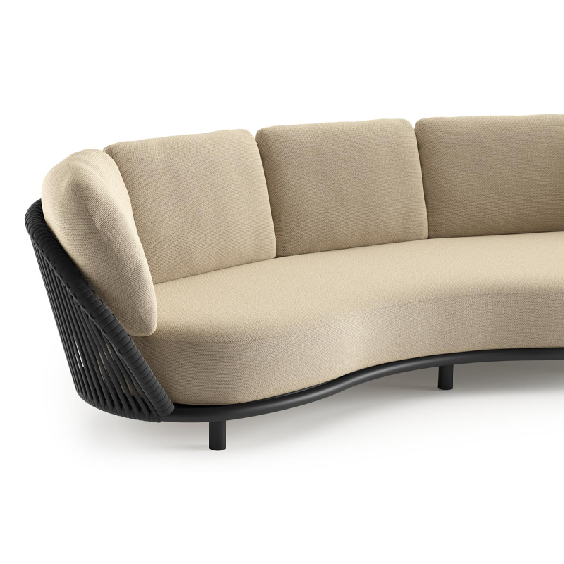 Lupino loungeset in zwart aluminium en zwart verticaal geweven luxe vlakke brede rope met althea camel all weather cosytica kussen