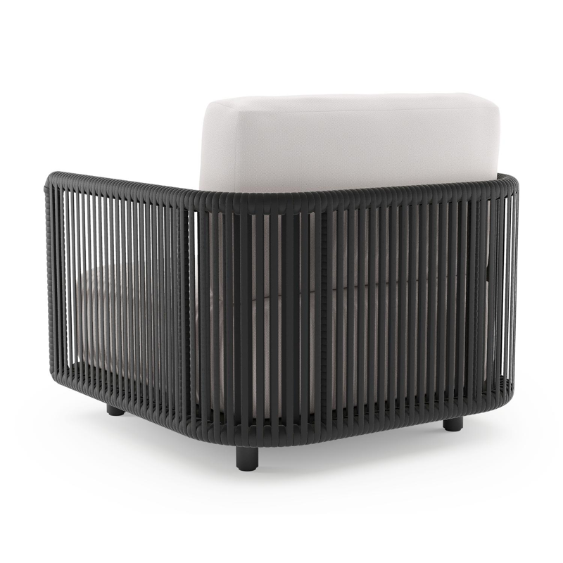 Organo loungestoel in zwart aluminium en zwart verticaal geweven luxe vlakke rope met savane whisper all weather Sunbrella® luxe kussen