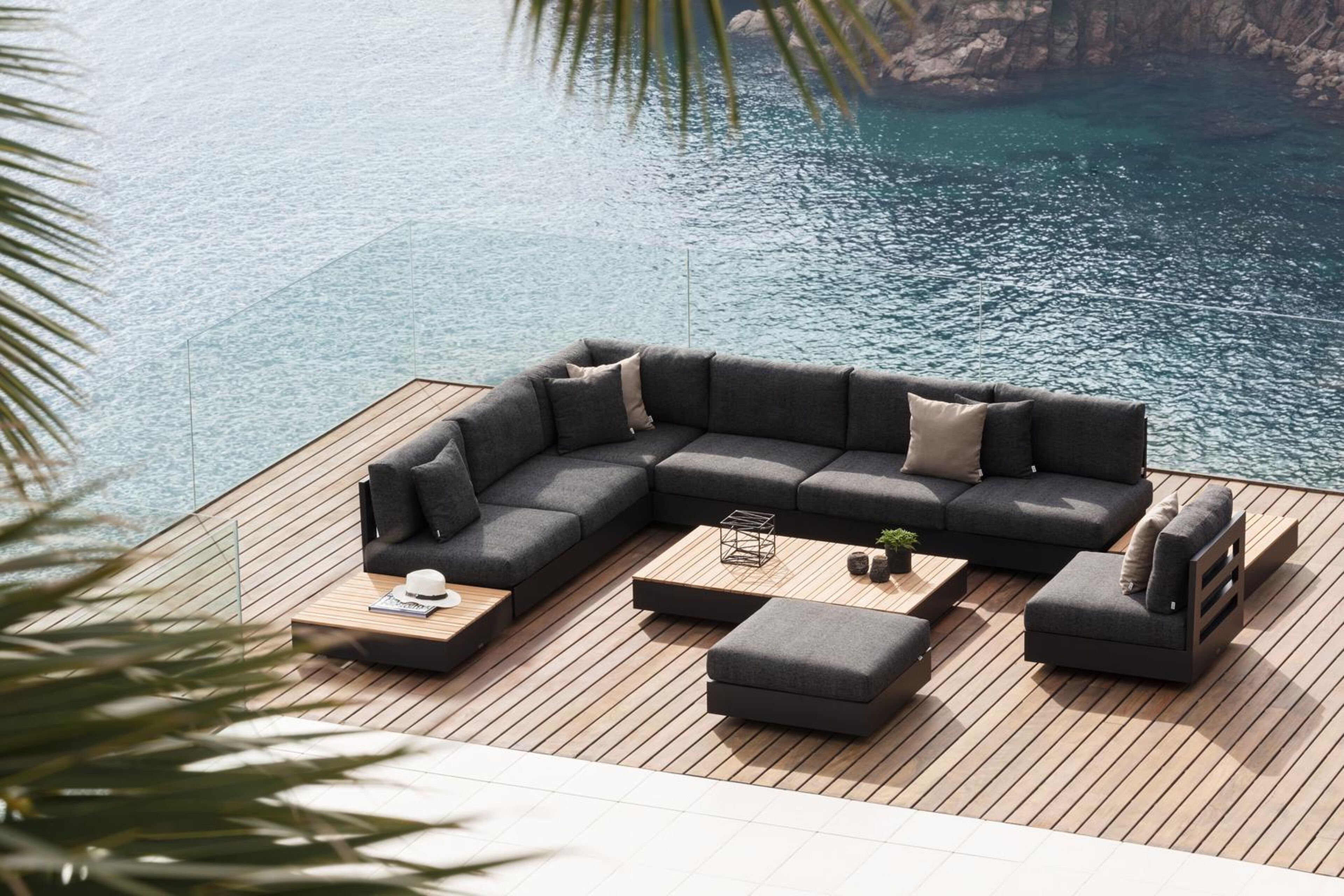 Como loungetafel in zwart aluminium en naturel teak - L 140 x B 80 x H 20 cm