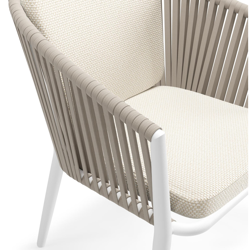 Chaise de jardin Orso en aluminium blanc et corde plate tissée verticalement beige avec coussin en All Weather Cosytica Althea Off White