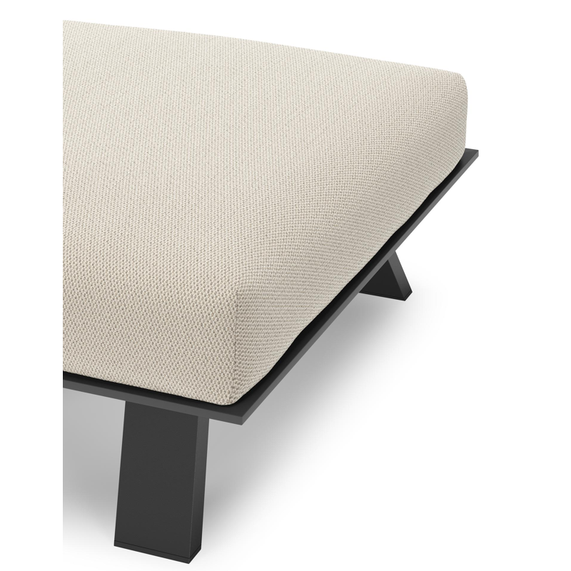 Pouf Cesano en aluminium noir et coussin en all weather Sunbrella® luxe lopi marble