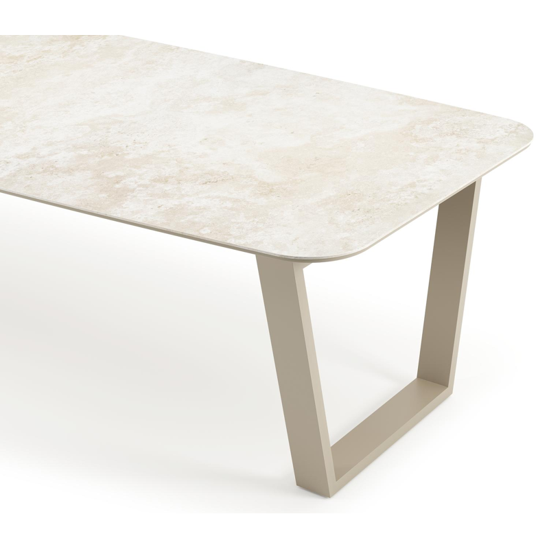 Table de jardin Pagino forme de bateau en aluminium beige et céramique pleine Rapolano Lg. 315 x Lrg. 115 cm