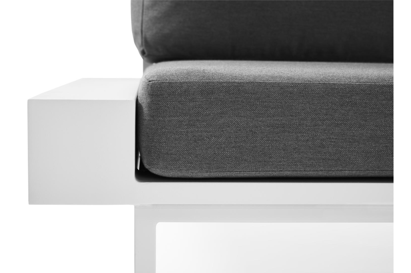 Nano loungeset in wit aluminium met grijs coussins en Weather+ Softtouch kussens